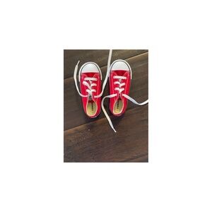 Chuck Converse Taylor All Star Lo Sneaker/Toddler ize 9 red